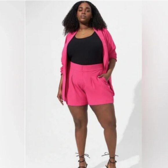 Torrid Wide Leg Studio Crepe Short Size 24 - Picture 1 of 5